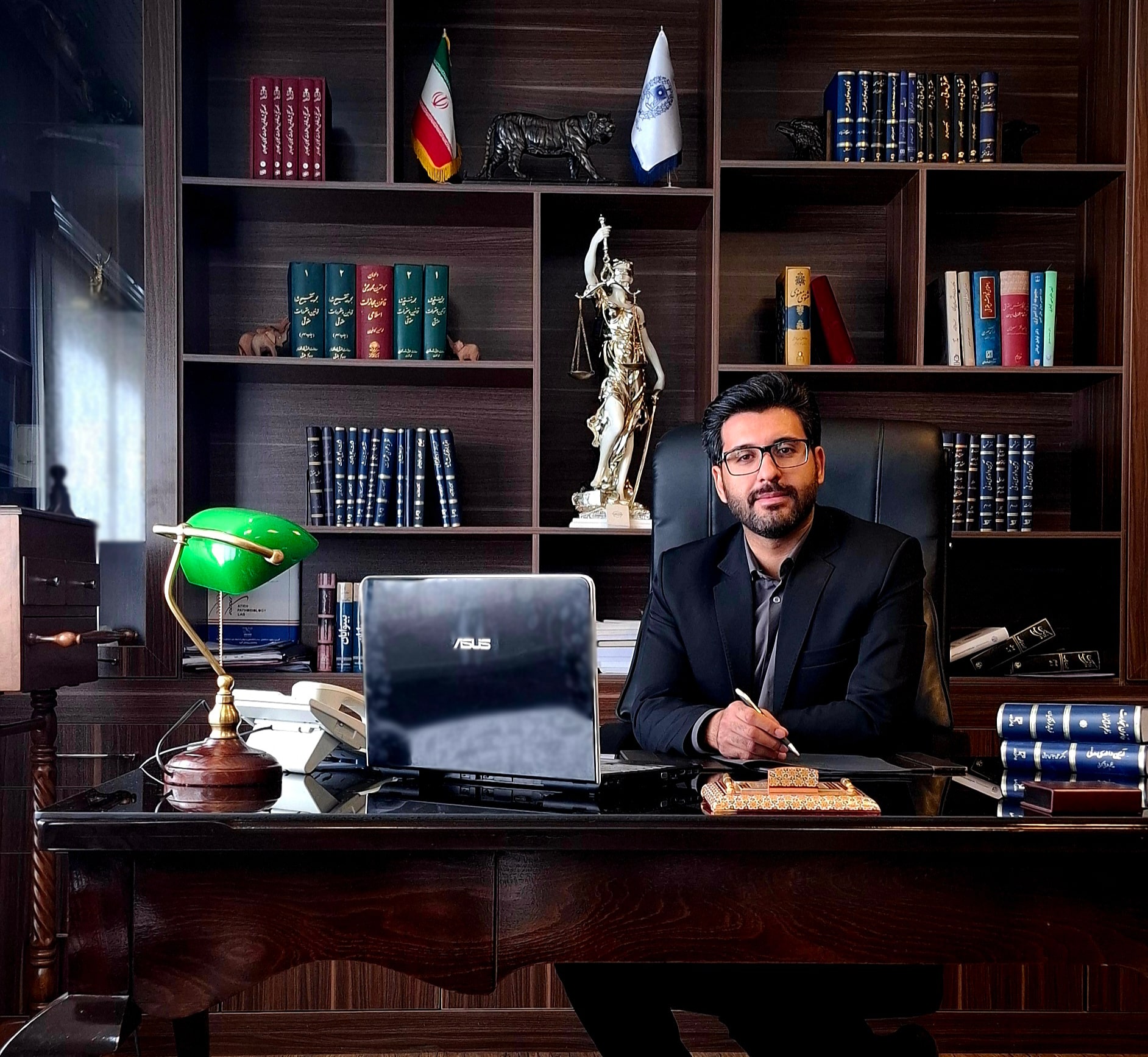 وکیل احسان حسینی